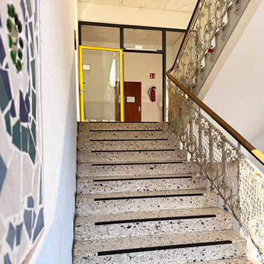  Schulgebäude Treppenhaus