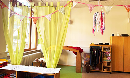 Zimmer mit Theater-Requisiten